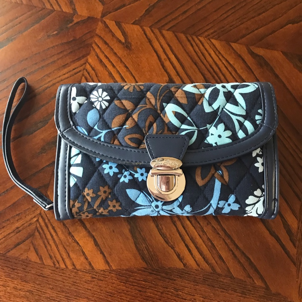Vera Bradley EUC Ultimate Wristlet in Java Floral